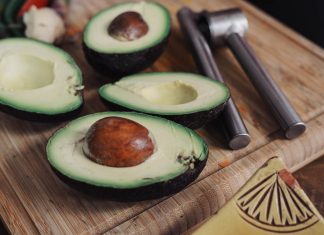 9 motive pentru a manca seminte de avocado