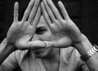 Mentalitatea victimei: Semne, cauze si 10 moduri de a rupe ciclul