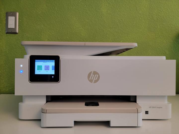 HP Envy Inspire 7900e vine intr-una dintre cele patru culori.