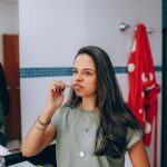 Tratament parodontoză: de ce lipsa durerii nu înseamnă că boala nu avansează