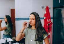Tratament parodontoză: de ce lipsa durerii nu înseamnă că boala nu avansează